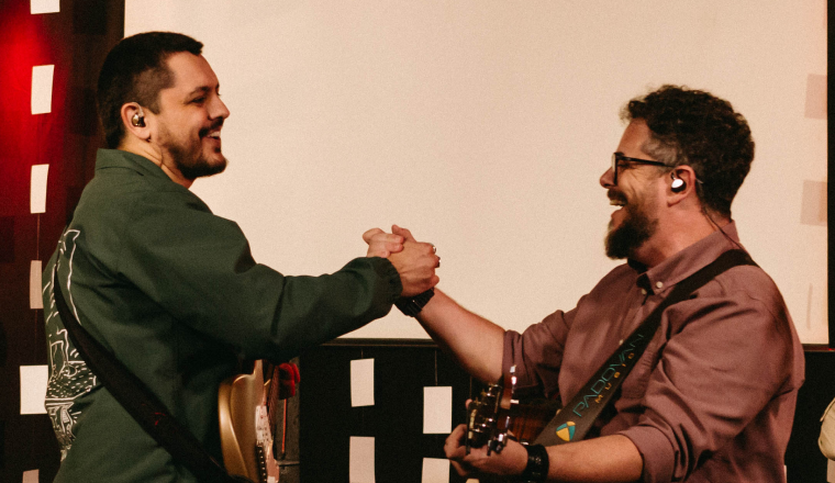 Os cantores Alexandre Magnani e Carlinhos Falsetti. Foto: Divulgação.