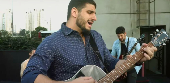 O cantor gospel Tarik Mohallem. Foto: Divulgação.