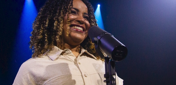 A cantora Vitória Costa. Foto: Rodrigo Di Castro.