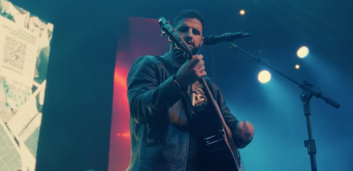 O cantor Tarik Mohallem. Foto: Divulgação.