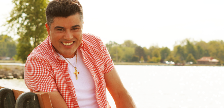 O cantor Lenno Maia. Foto: Aline Maia.