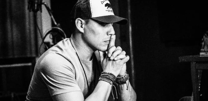 O cantor gospel Fabício Marins. Foto: Peterson Almeida.